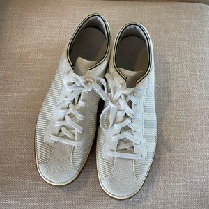 VGUC Rothys Vanilla Laceups Sz 10